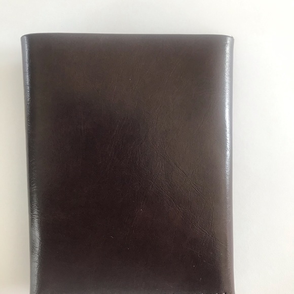 Genuine Leather Men’s Brown Trifold Slim Wallet - Picture 2 of 6